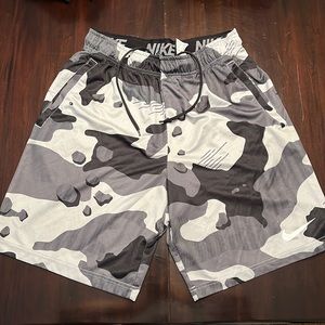 Mens NIKE Dri-Fit Camo Shorts Size:M